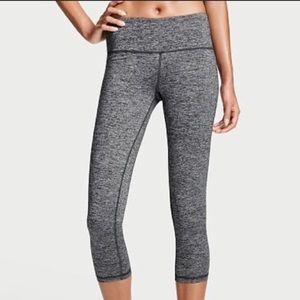 Victoria’s Secret Knockout Tights 3/4 length